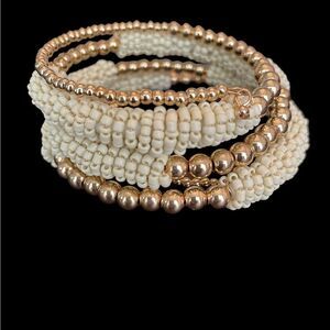 WIRED BRACELET IN BEIGE AND GOLD‎ SEED BEADS